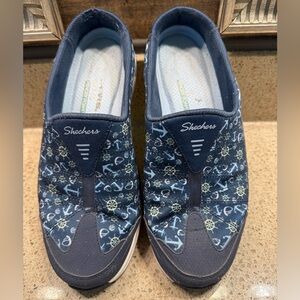 Skechers navy slide nautical sneaker - size 8